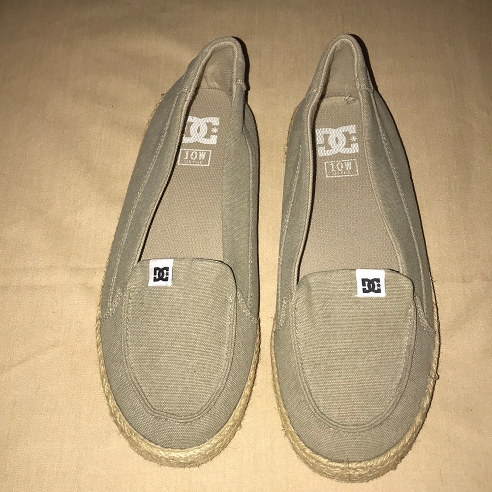DC Canvas Flats